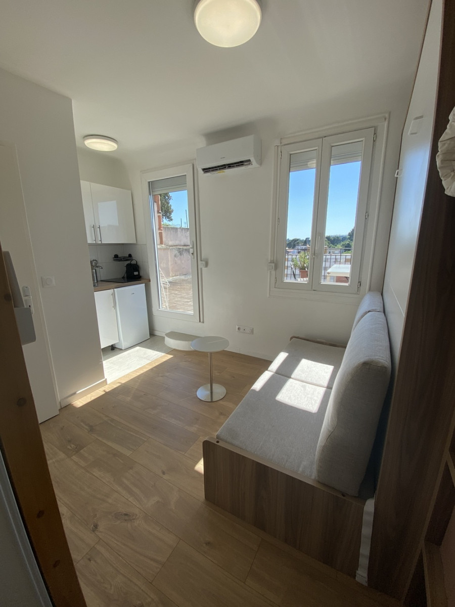 
                                                Location
                                                 Studio Paradis