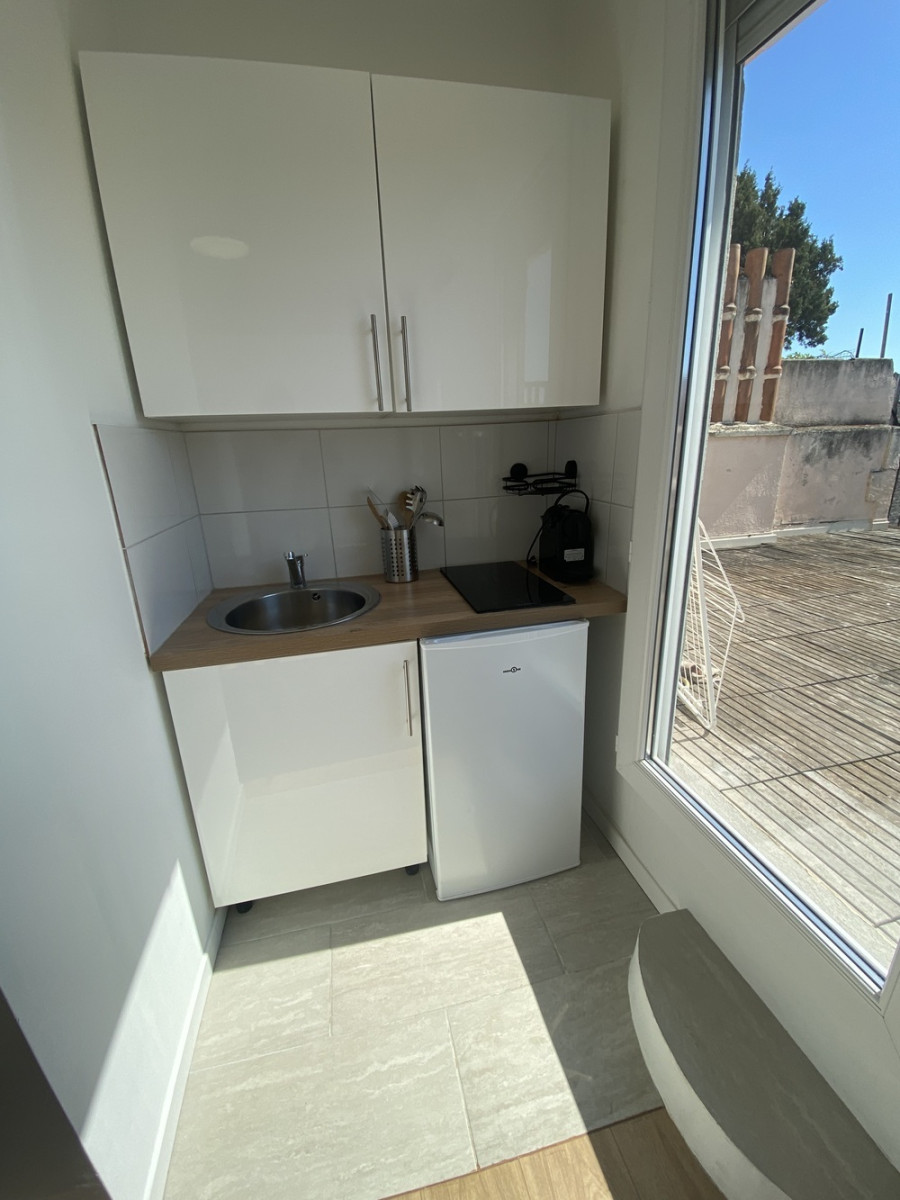 
                                                Location
                                                 Studio Paradis