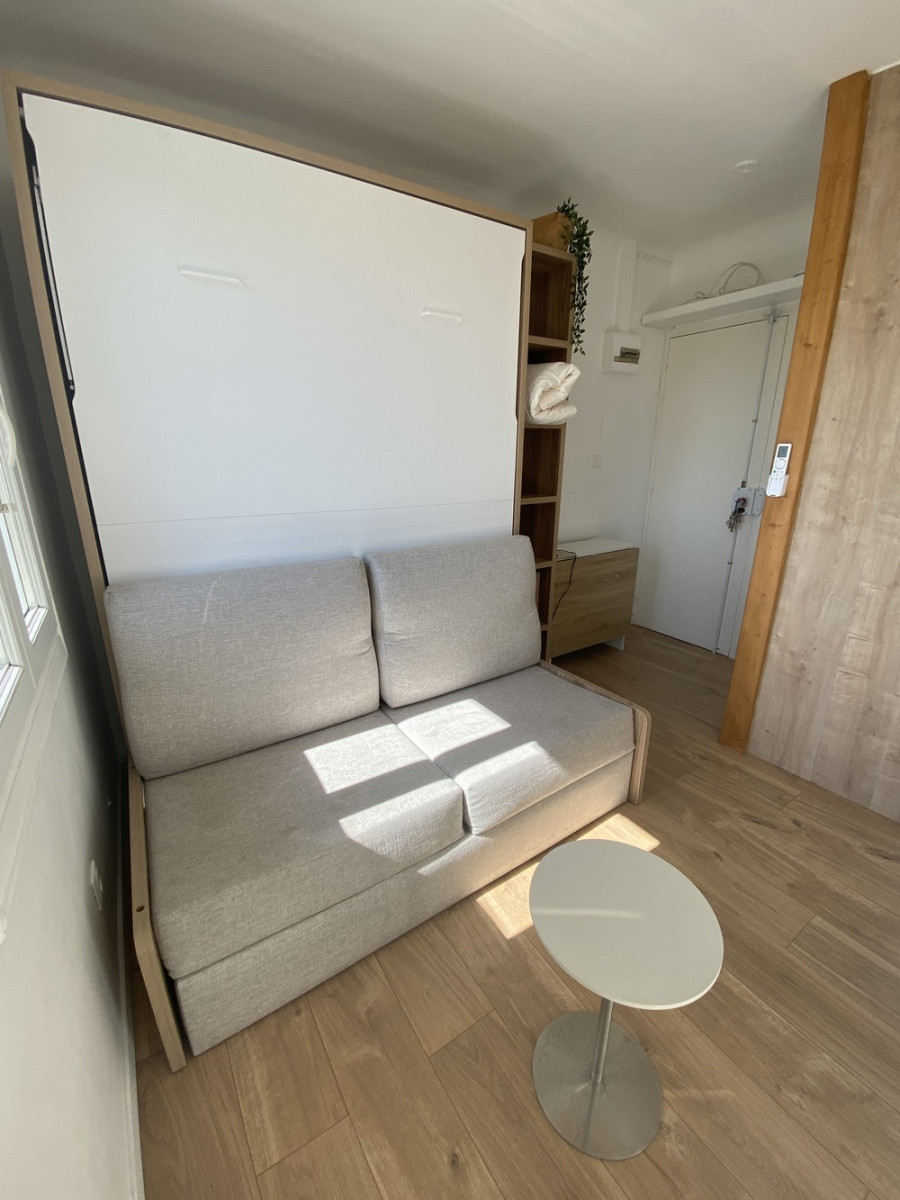 
                                                Location
                                                 Studio Paradis