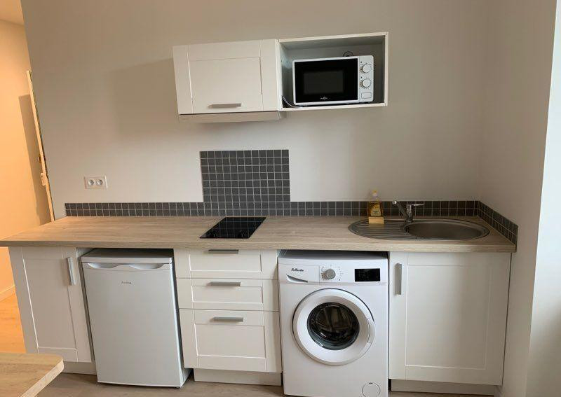 
                                                Location
                                                 Studio Paris 10è Colonel Fabien