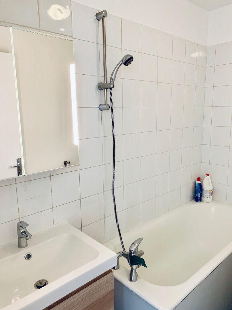 
                                                Location
                                                 Studio Paris 11ème Oberkampf