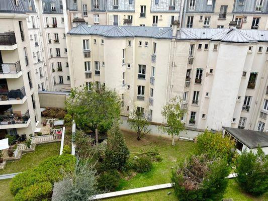 
                                                Location
                                                 Studio Paris 13 Olympiades