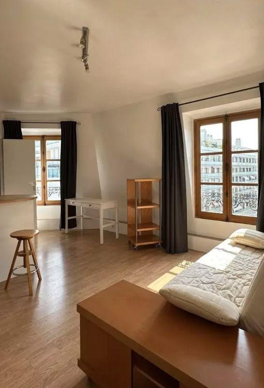 
                                                Location
                                                 Studio Paris 15
