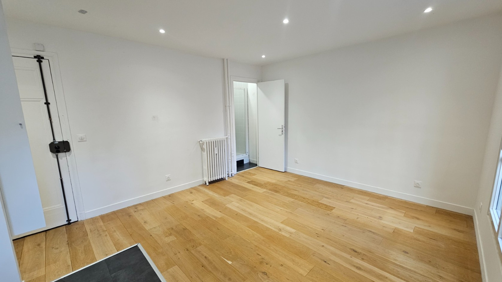 
                                                Vente
                                                 Studio - Paris 15ème