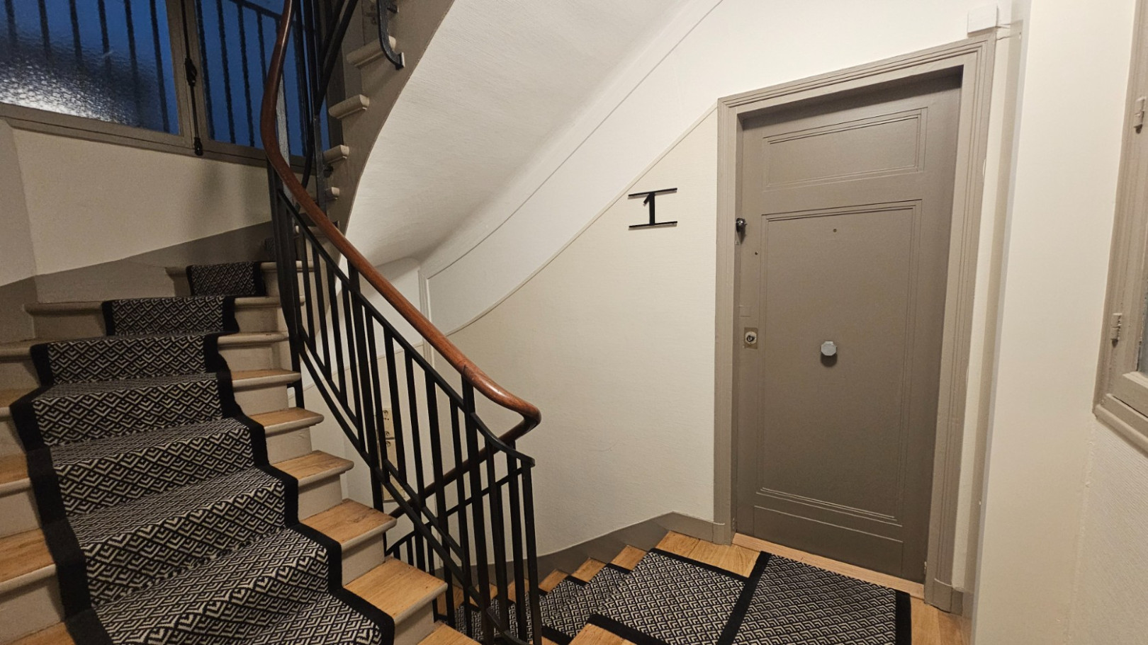 
                                                Vente
                                                 Studio - Paris 15ème