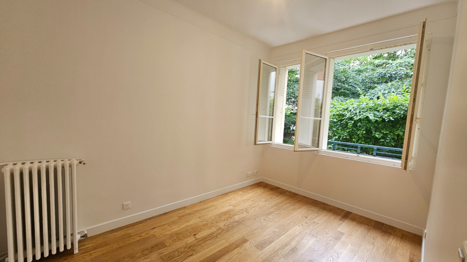 
                                                Vente
                                                 2 pièces - Paris 15ème