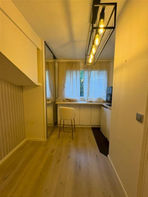 
                                                Location
                                                 Studio, Paris 16, Avenue Foch