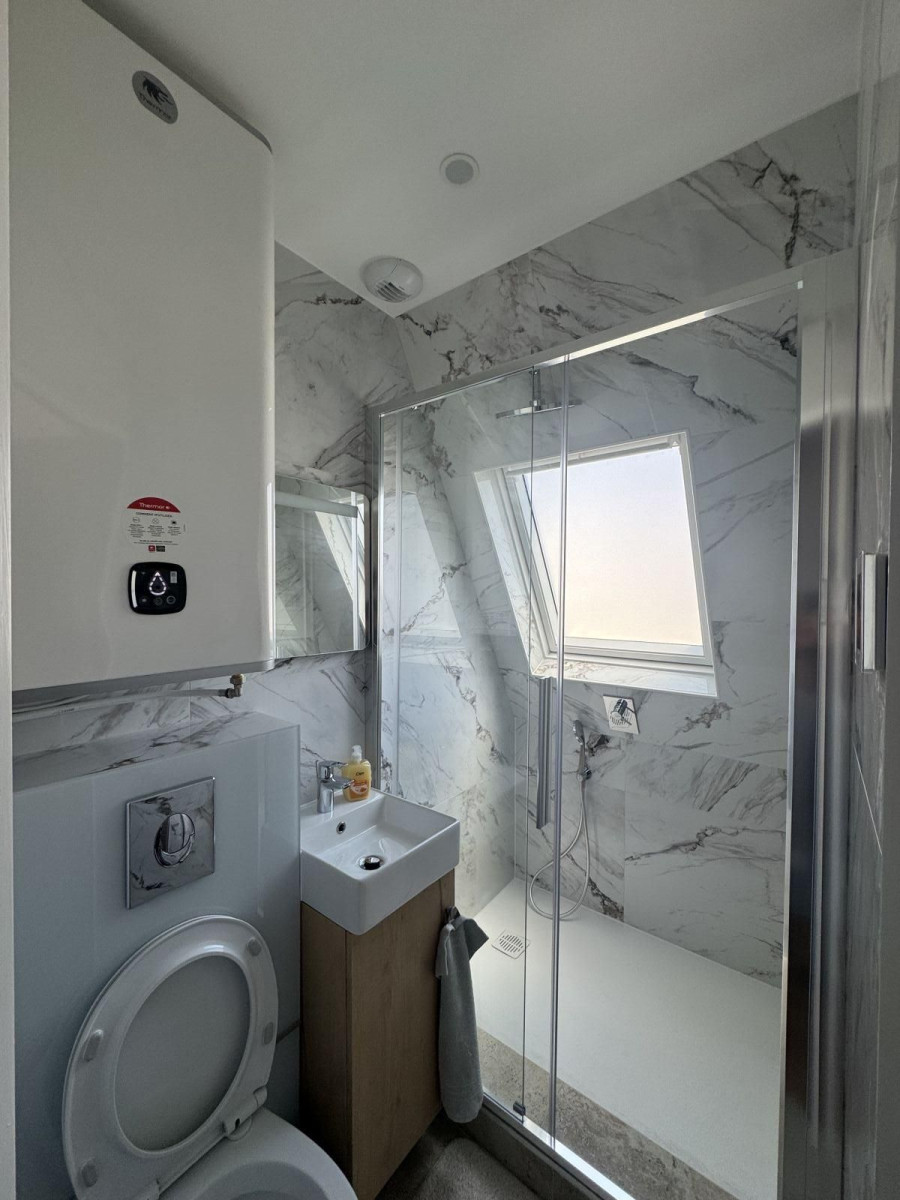 
                                                Location
                                                 Studio Paris 16e Victor Hugo