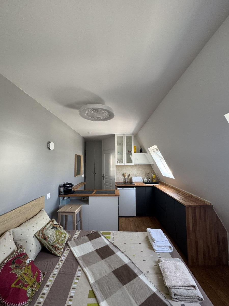 
                                                Location
                                                 Studio Paris 16e Victor Hugo