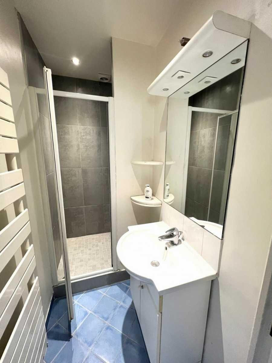 
                                                Location
                                                 Studio Paris 16ème