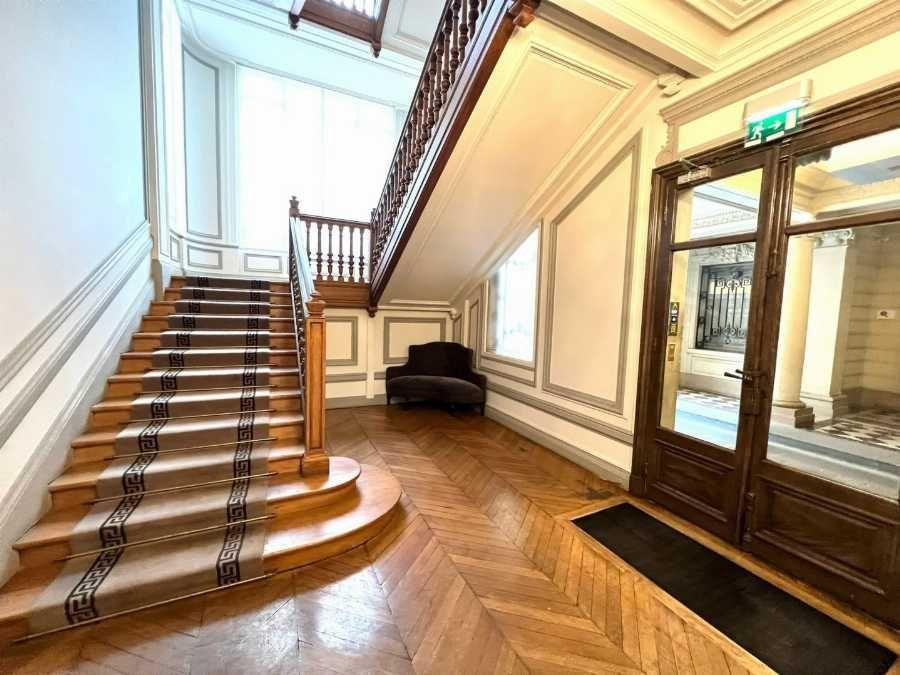 
                                                Location
                                                 Studio Paris 16ème