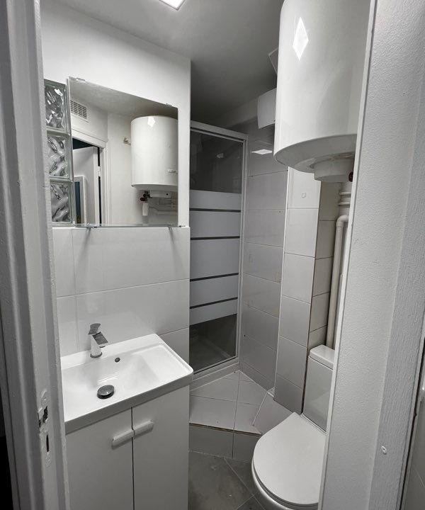 
                                                Location
                                                 Studio Paris 18è