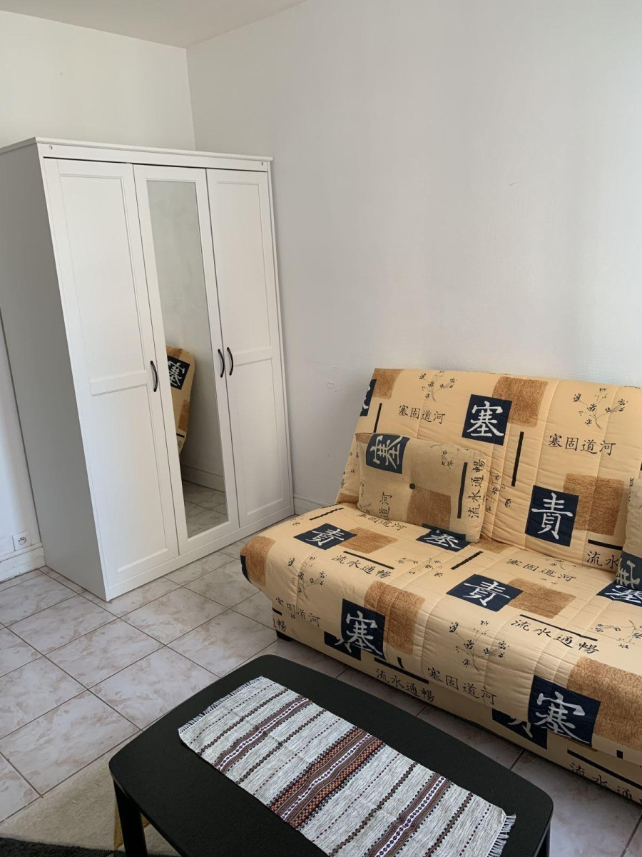 
                                                Location
                                                 Studio Paris 19