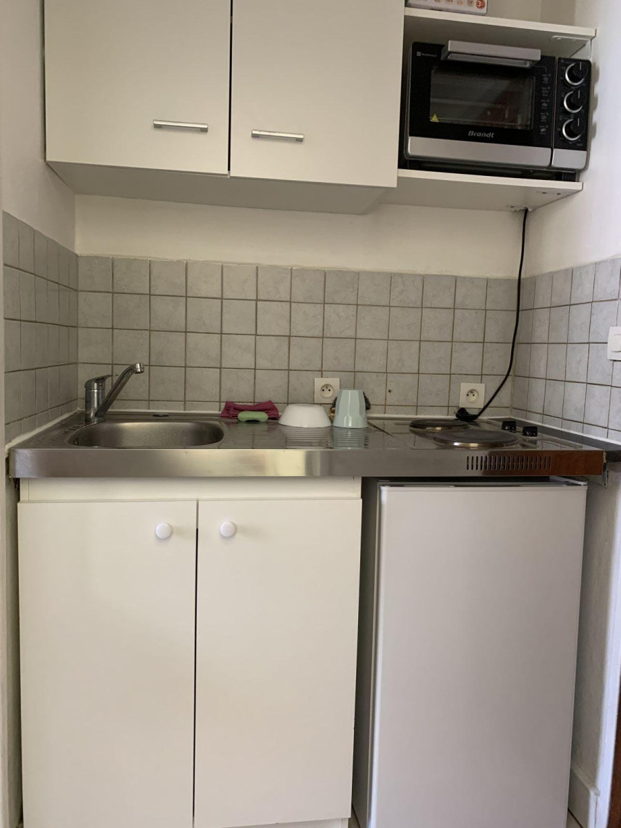 
                                                Location
                                                 Studio Paris 19