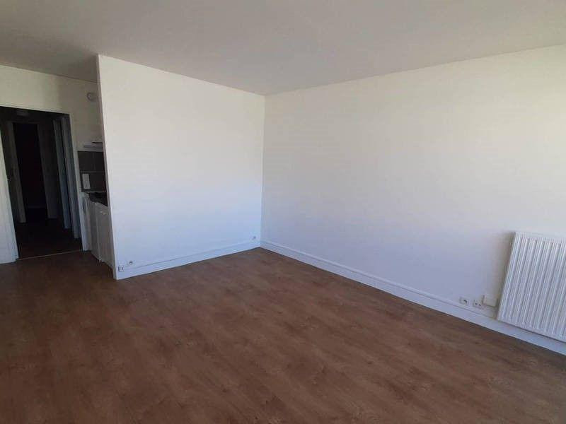 
                                                Location
                                                 Studio Paris 19ème avec balcon