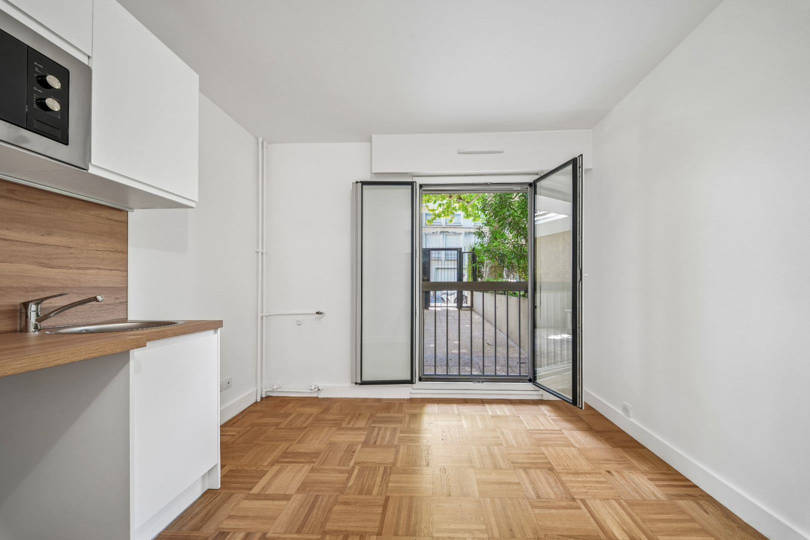 
                                                Vente
                                                 Studio- Paris 20e