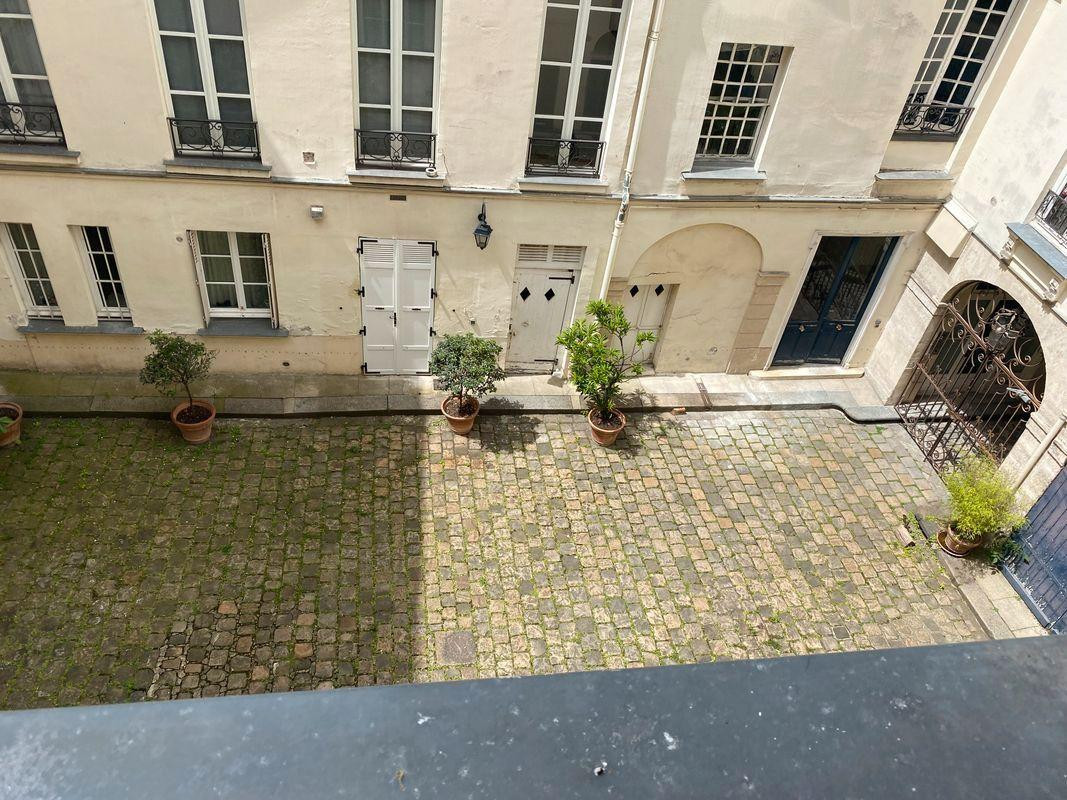 
                                                Location
                                                 Studio Paris 4