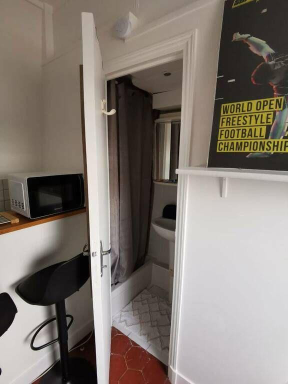 
                                                Location
                                                 Studio Paris 6