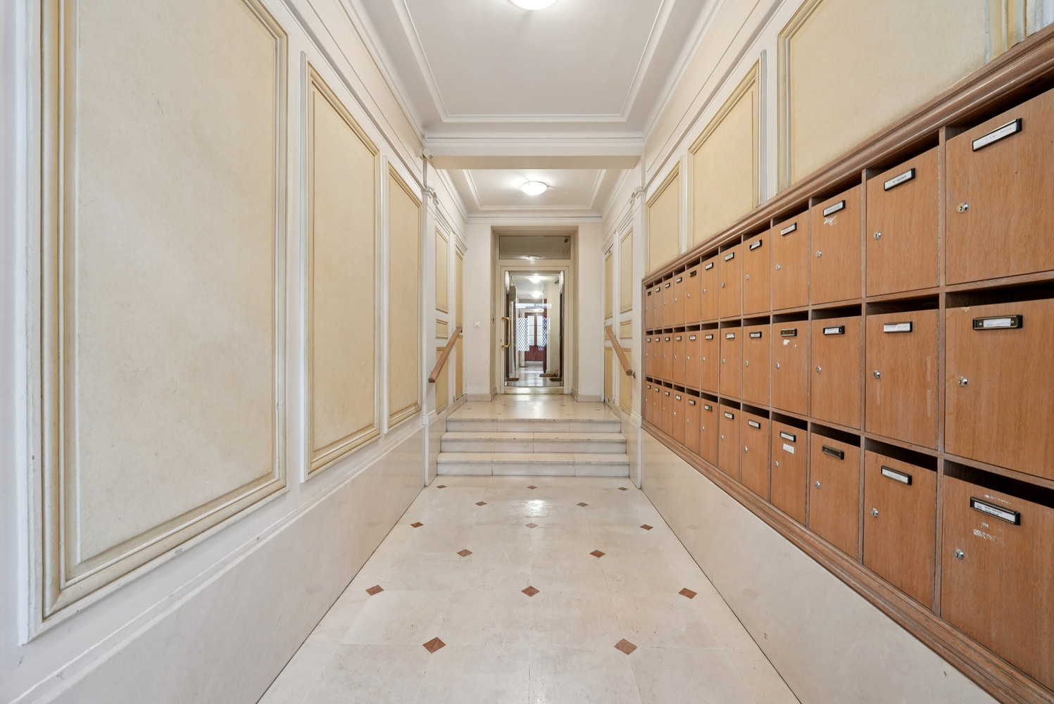 
                                                Location
                                                 Studio - Paris 7e  – Résidence secondaire
