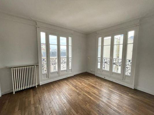 
                                                Location
                                                 Studio Paris Alesia