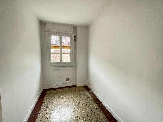 
                                                Location
                                                 Studio Paris Alesia