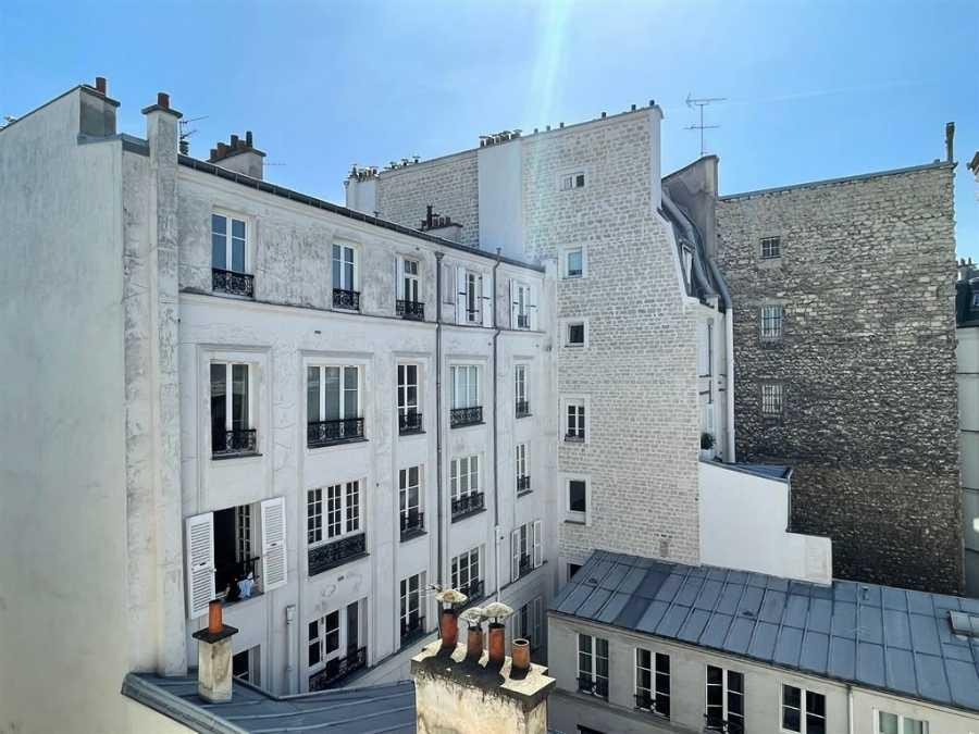 
                                                Location
                                                 Studio Paris Place de la Bastille