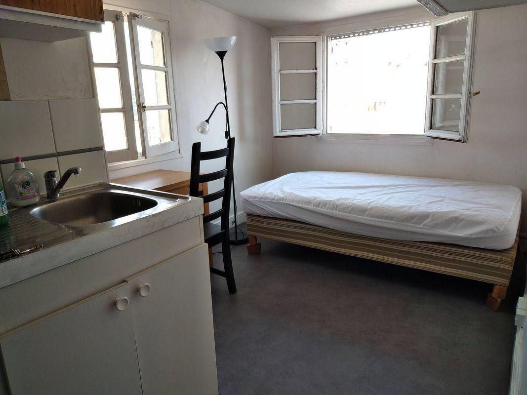 
                                                Location
                                                 Studio Paris République