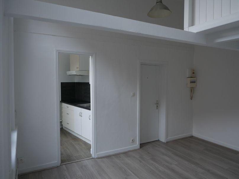 
                                                Location
                                                 Studio, petite copropriété, centre ville