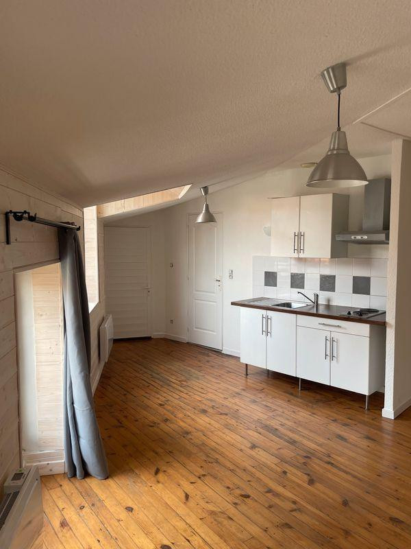
                                                Location
                                                 Studio place Chavanelle