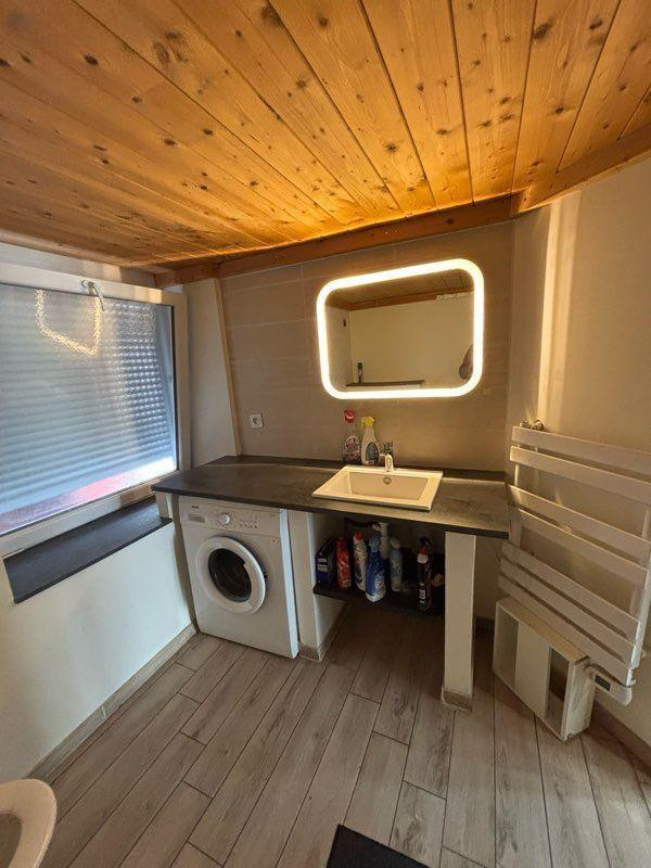 
                                                Location
                                                 Studio place Guichard climatisé
