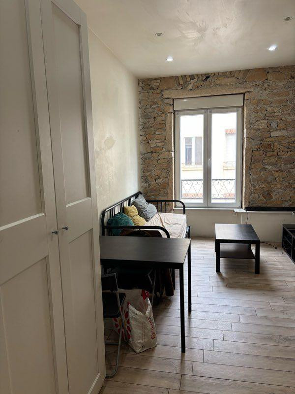 
                                                Location
                                                 Studio place Guichard climatisé