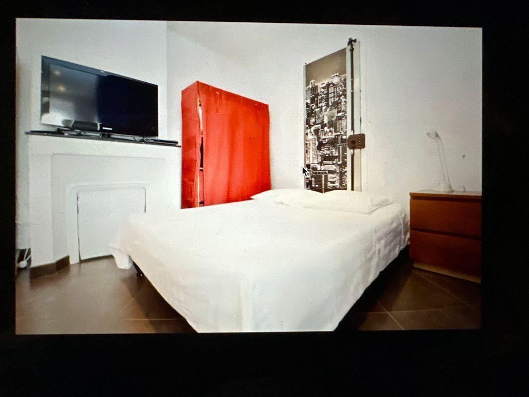 
                                                Location
                                                 Studio Place Pereire