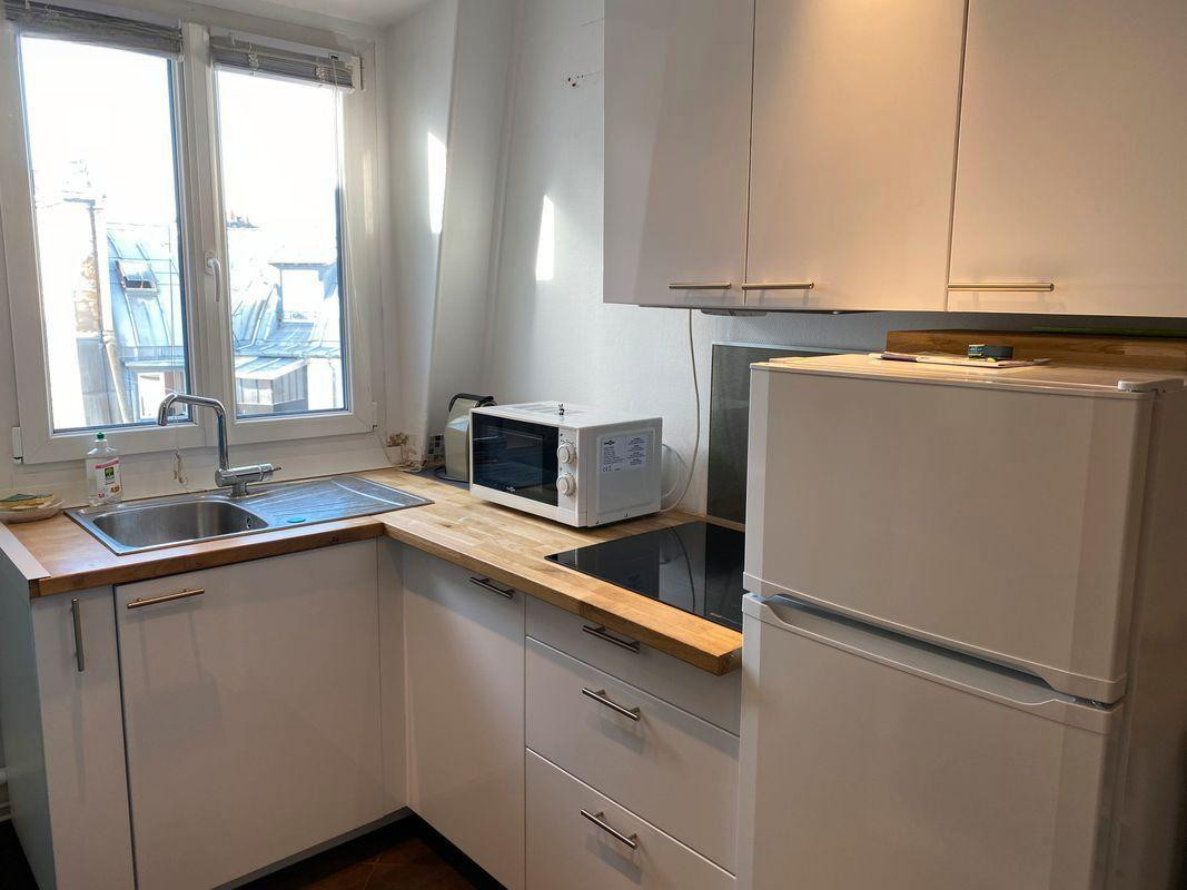 
                                                Location
                                                 Studio Place Pereire