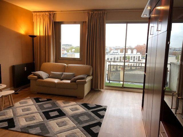 
                                                Location
                                                 Studio plein ciel clair et confortable