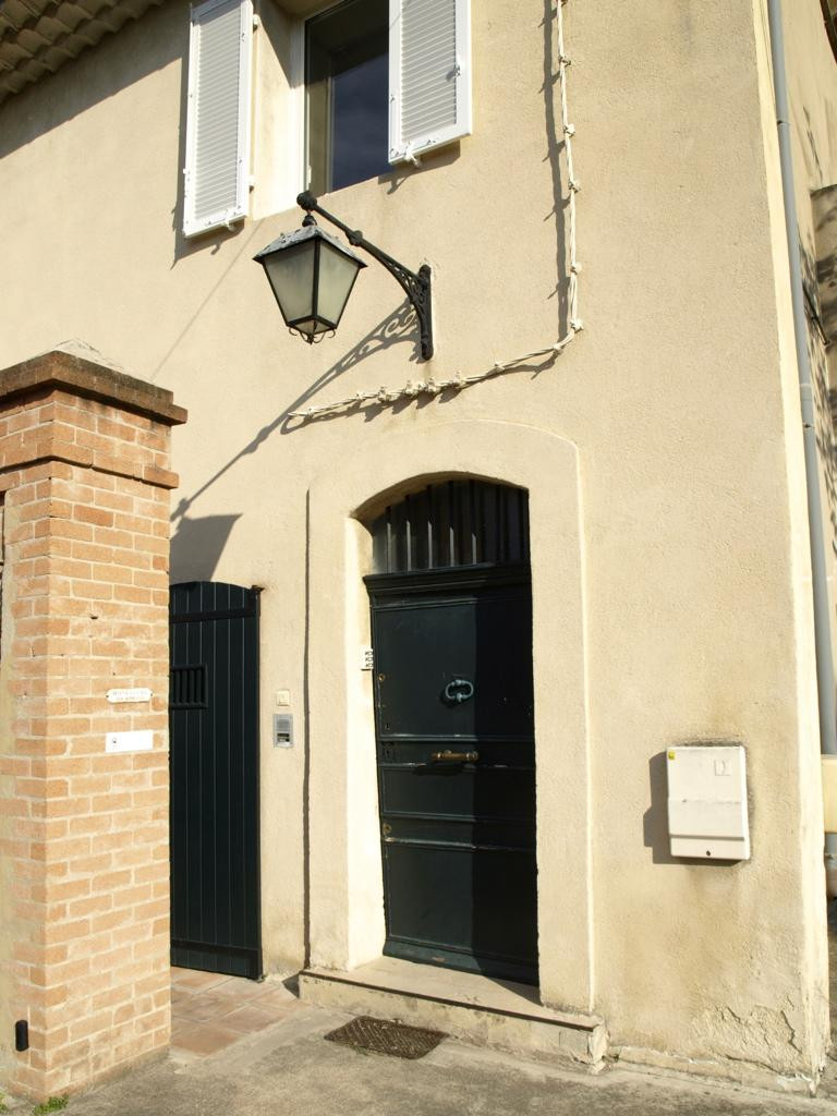 
                                                Location
                                                 Studio plein sud trés calme proche fac médecine