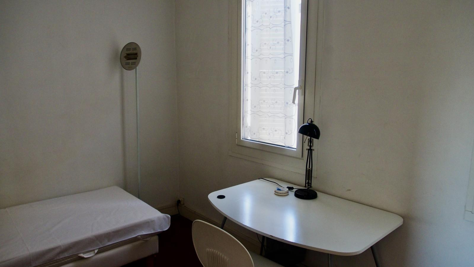 
                                                Location
                                                 Studio plein sud trés calme proche fac médecine