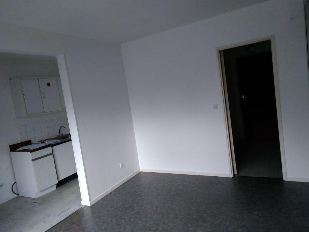 
                                                Location
                                                 Studio porte du miroir