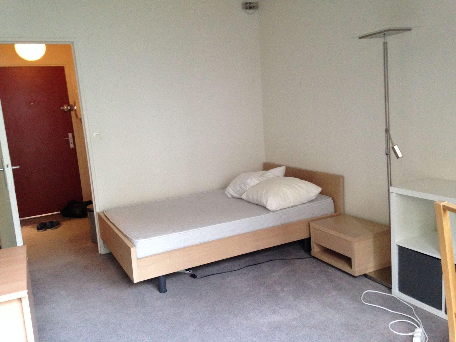 
                                                Location
                                                 Studio Porte Maillot