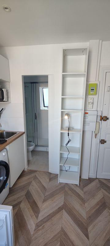 
                                                Location
                                                 Studio pour étudiant - Batignoles
