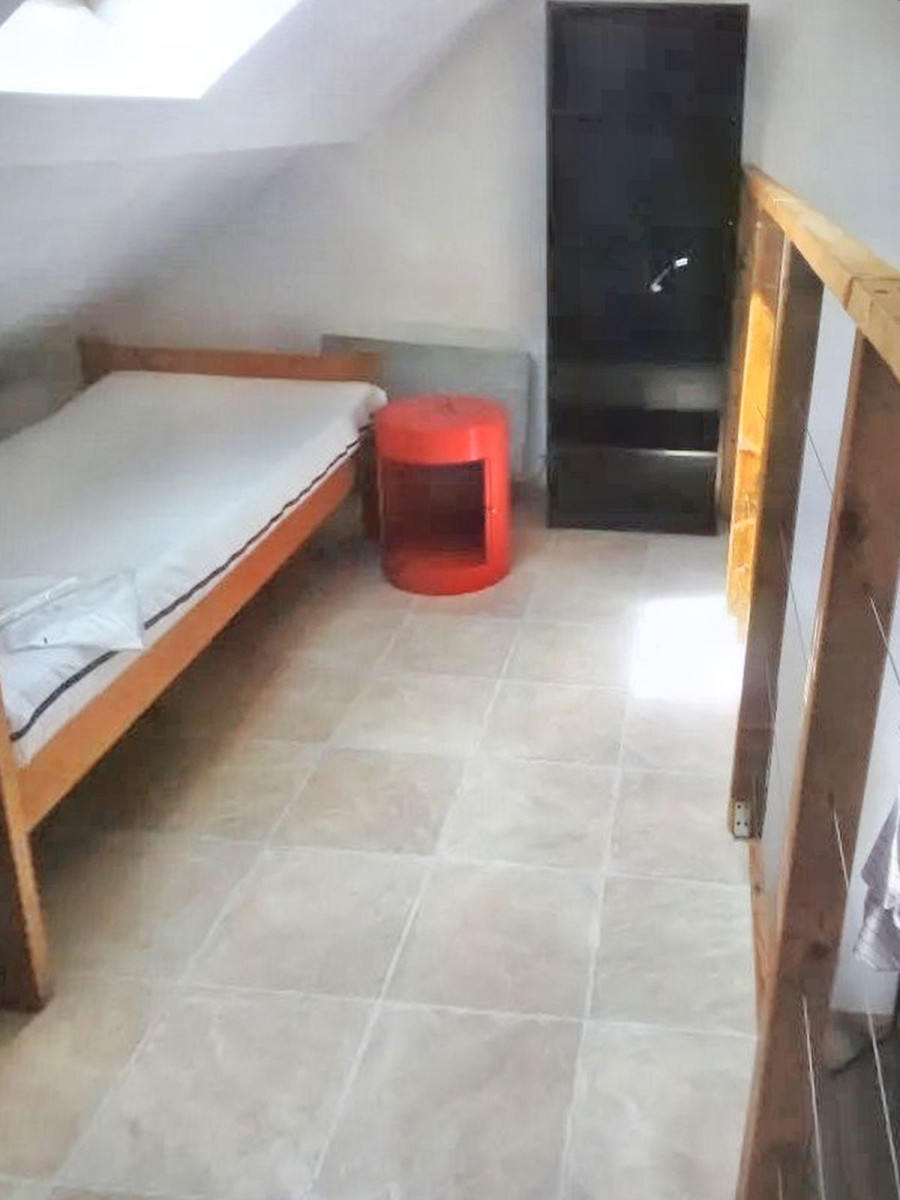 
                                                Location
                                                 Studio pour étudiant : équipement complet, fibre