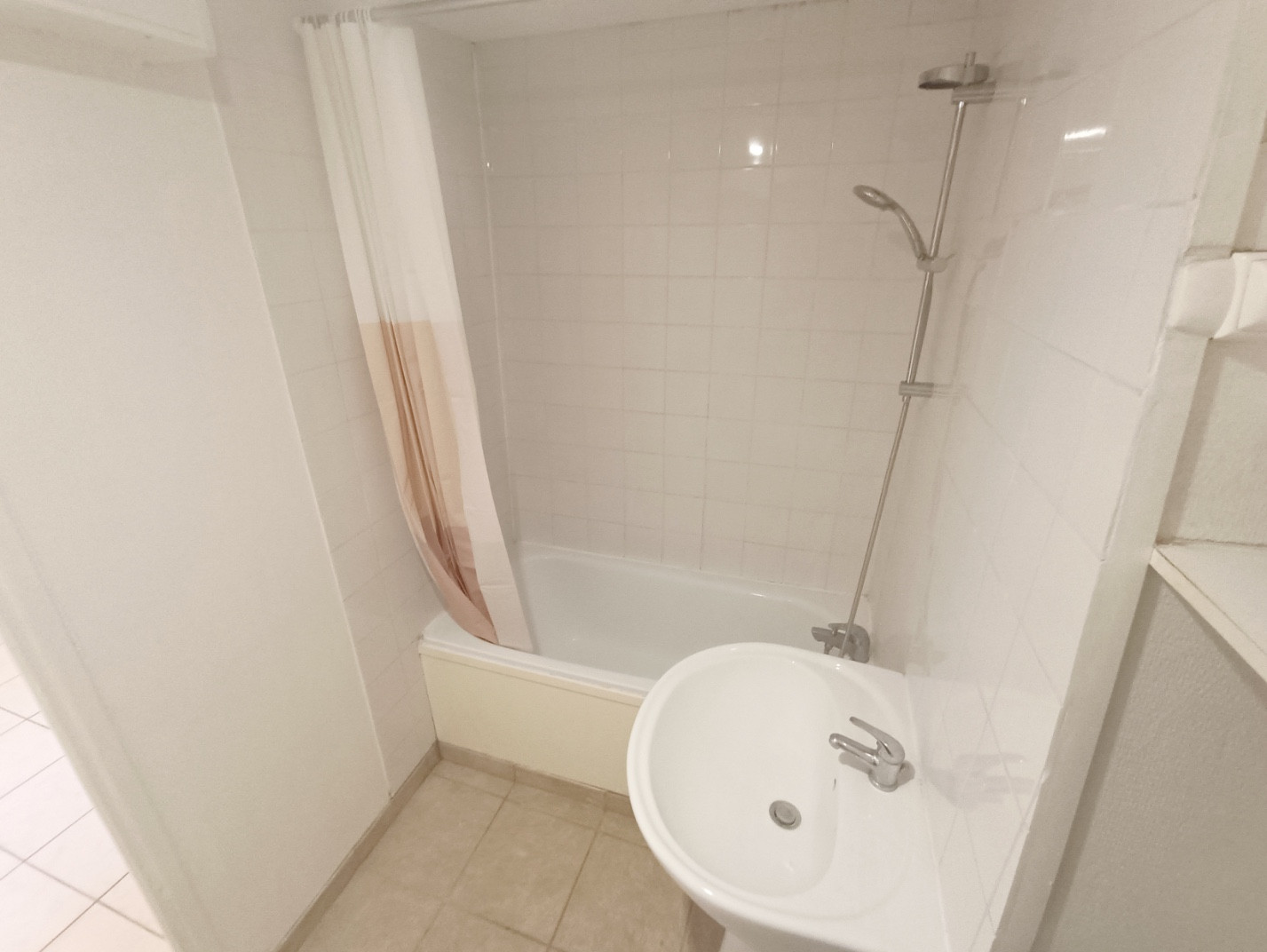 
                                                Location
                                                 Studio pratique – Gare à 2 pas