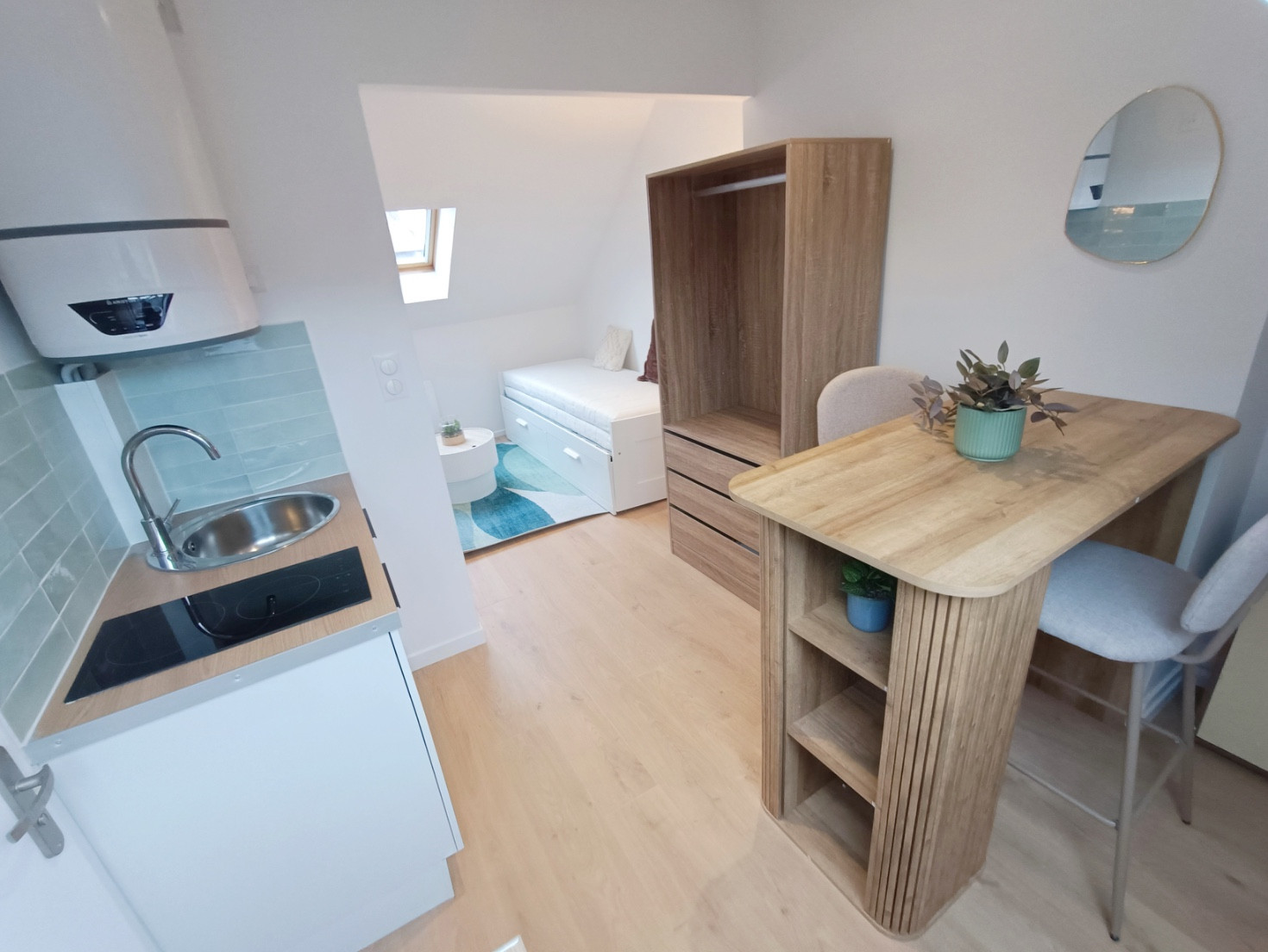 
                                                Location
                                                 Studio prêt à vivre