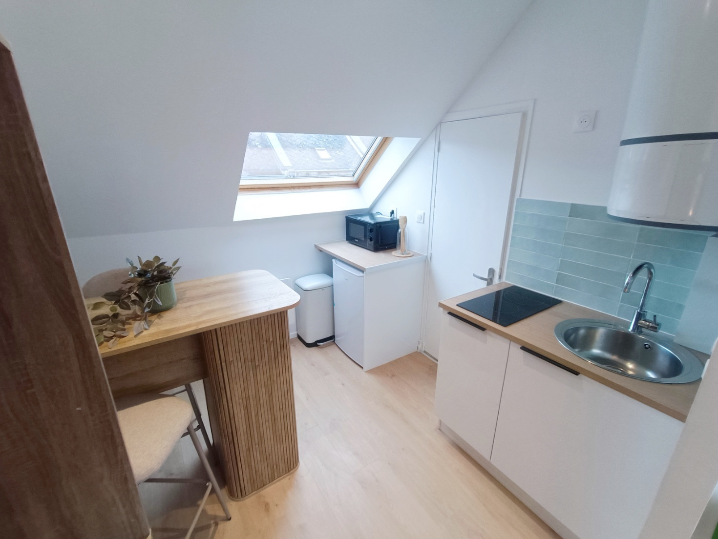 
                                                Location
                                                 Studio prêt à vivre