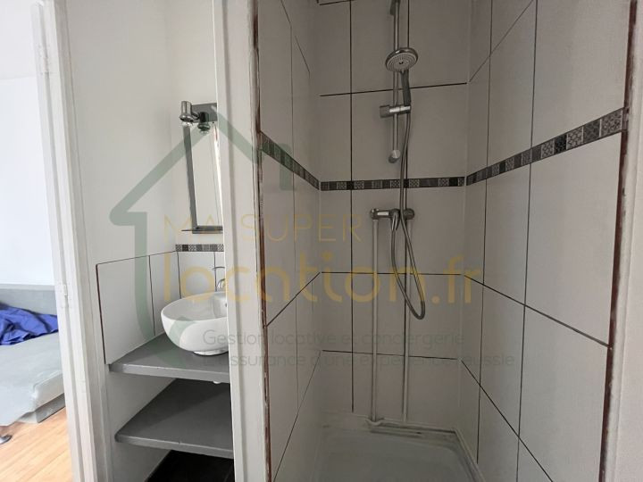 
                                                Location
                                                 Studio proche basilique en face du lycée Henri Martin idéal étudiant