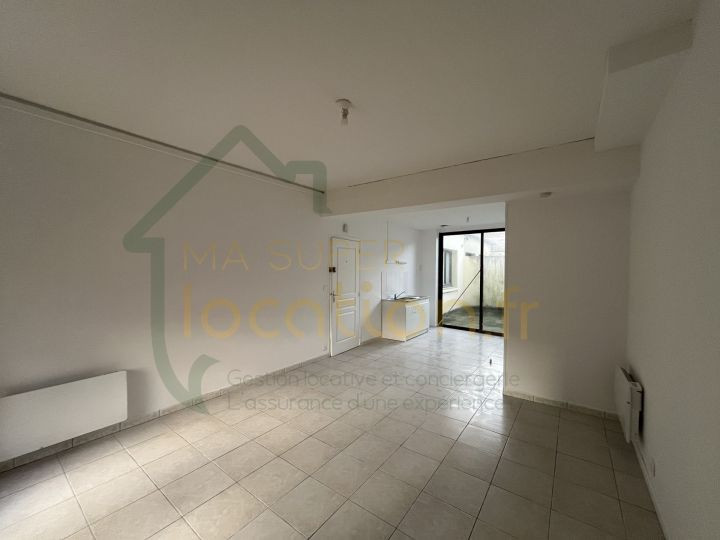 
                                                Location
                                                 Studio proche de la gare de SAINT-QUENTIN