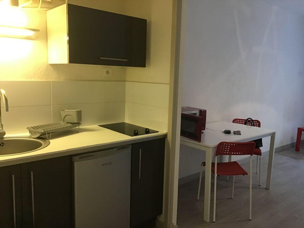 
                                                Location
                                                 Studio proche de la timone