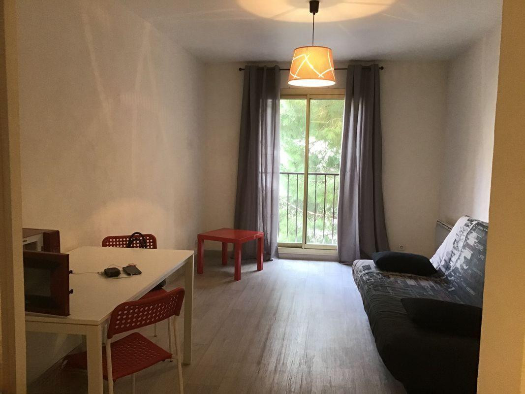 
                                                Location
                                                 Studio proche de la timone
