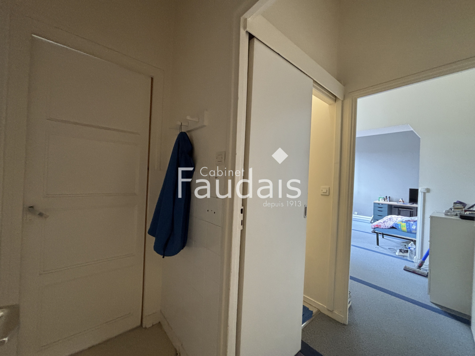 
                                                Vente
                                                 STUDIO proche gare SAINT LO 