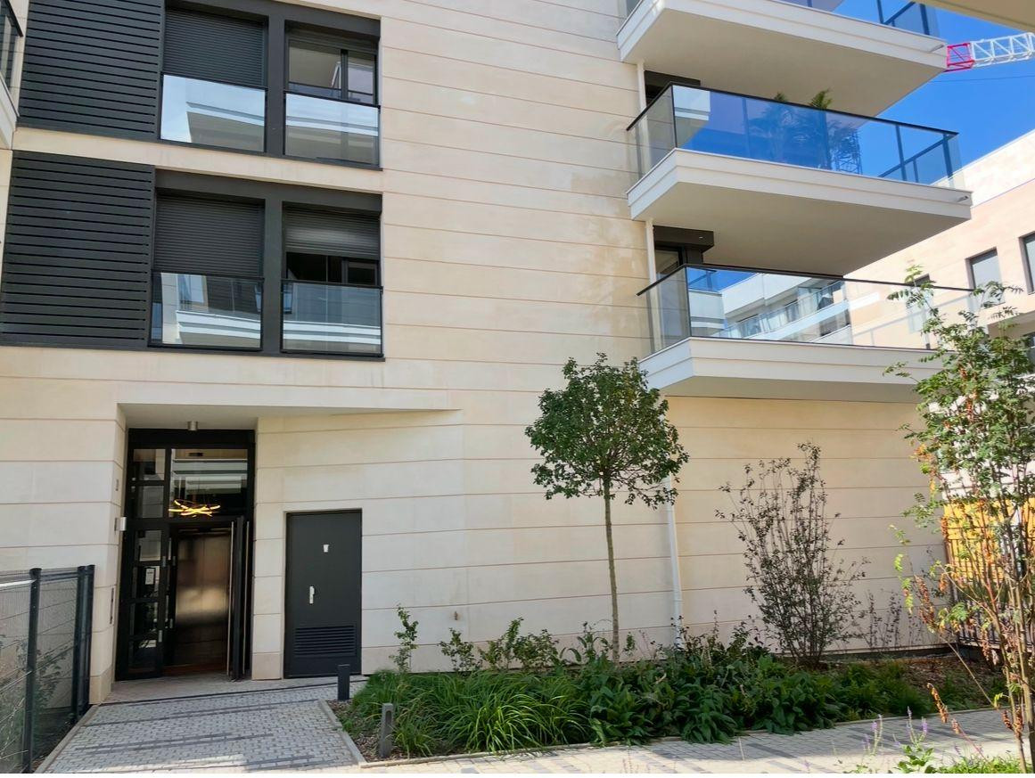 
                                                Location
                                                 Studio proche RER A dans quartier agréable