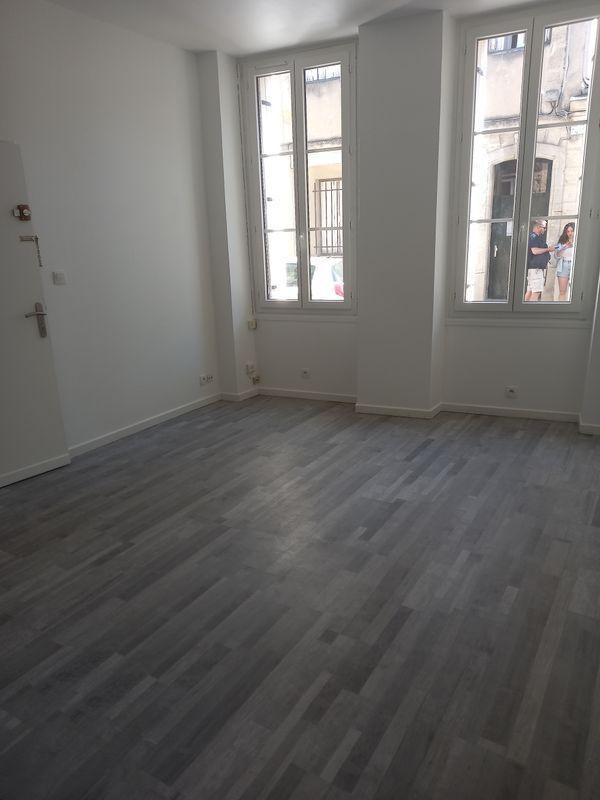 
                                                Location
                                                 Studio proche Victoire